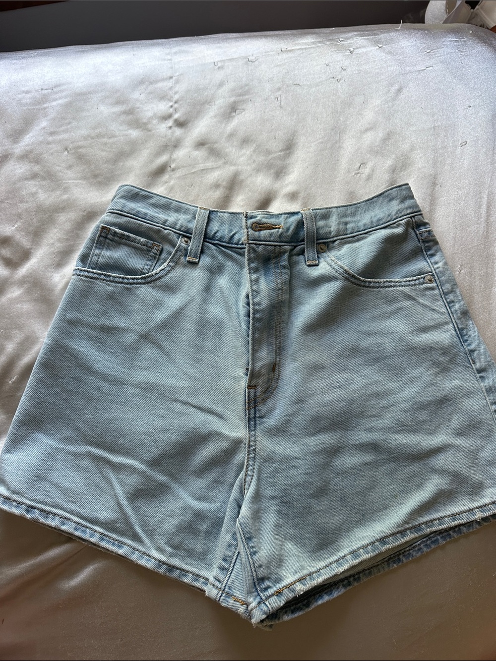 Levi Strauss & Co High wasted mom Denim Shorts